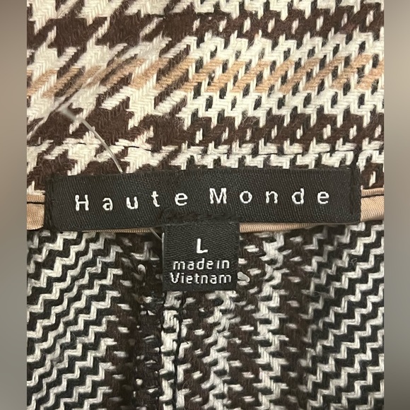 Haute Monde Thick, Plaid shorts. I wear a size 12/14 and they do not fit me. - Picture 4 of 7